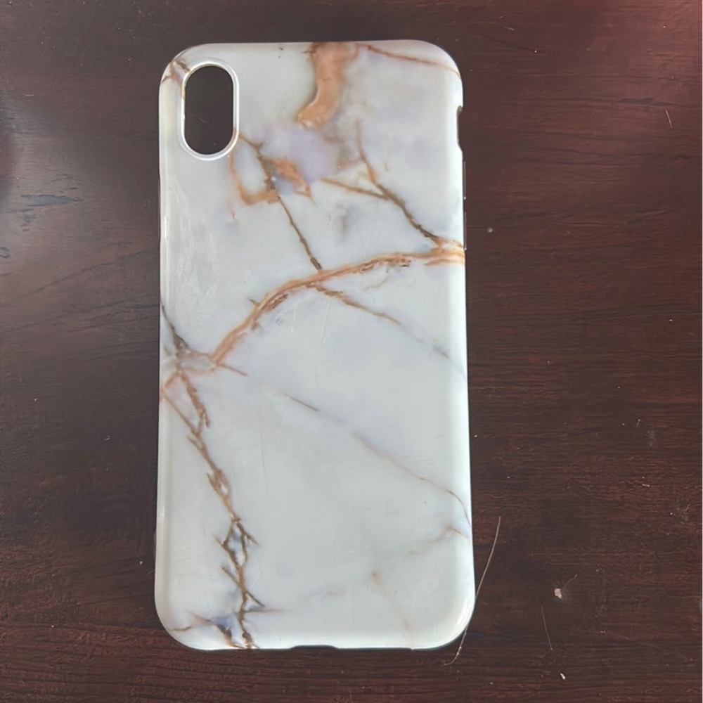 Marble phone case and in good condition.
